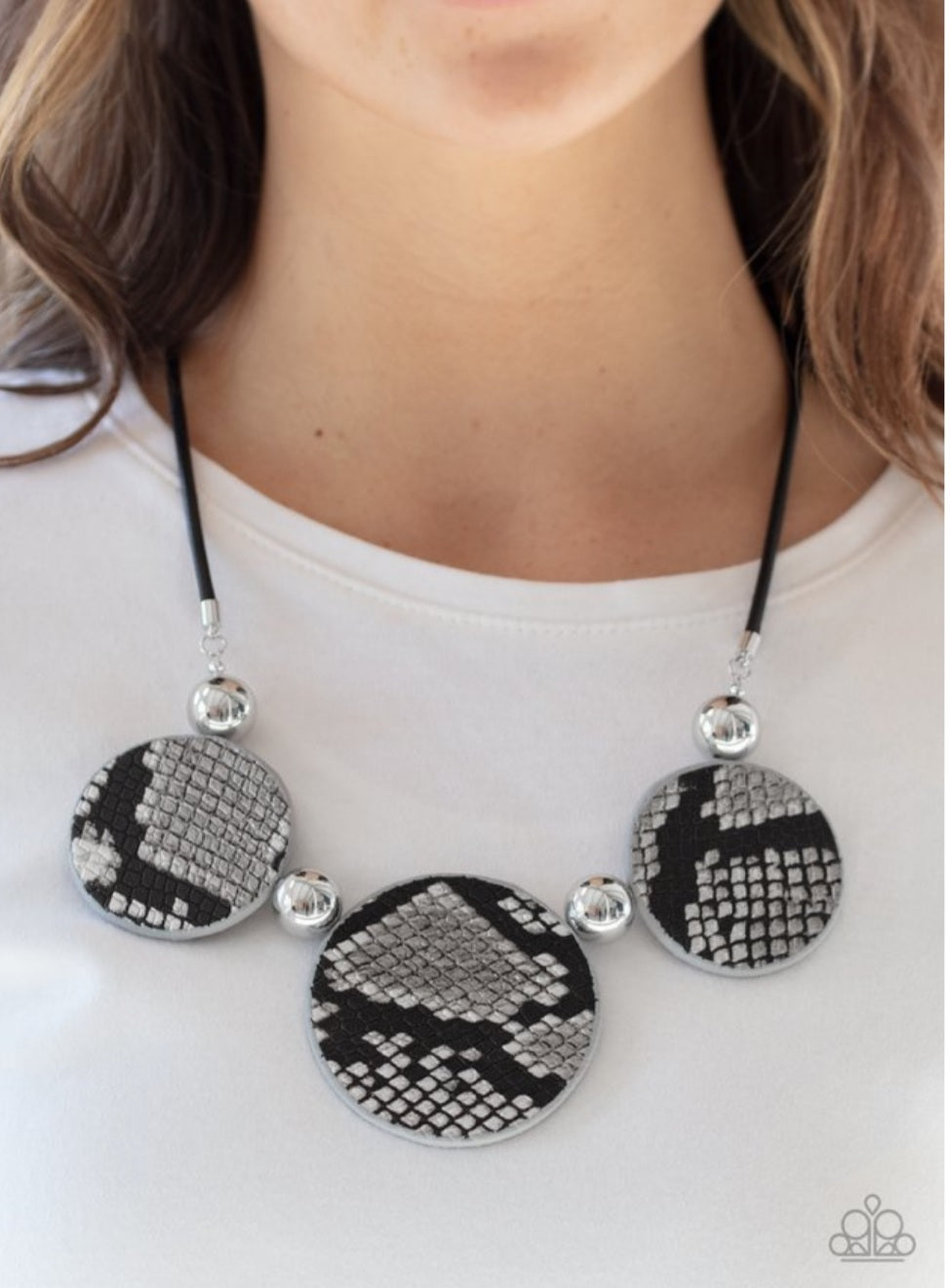 Viper Pit Black Necklace