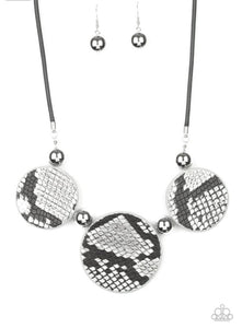 Viper Pit Black Necklace