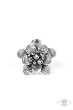 Load image into Gallery viewer, Petal Pusher Ring
